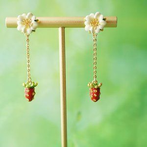 NWT Lesnereides strawberry earrings